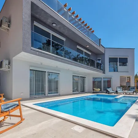 Holiday home Karlo